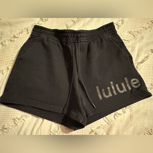 Lululemon loungeful graphic short